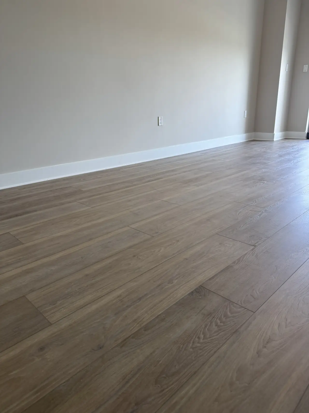 Longboat Key Condo · Click-lock vinyl plank (LVP)