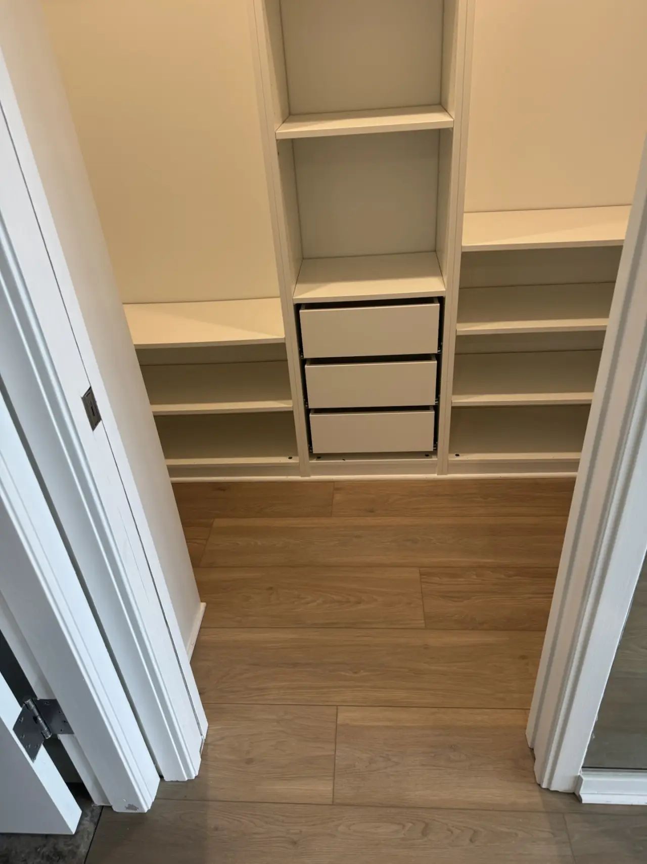 Longboat Key Condo · Click-lock vinyl plank (LVP)