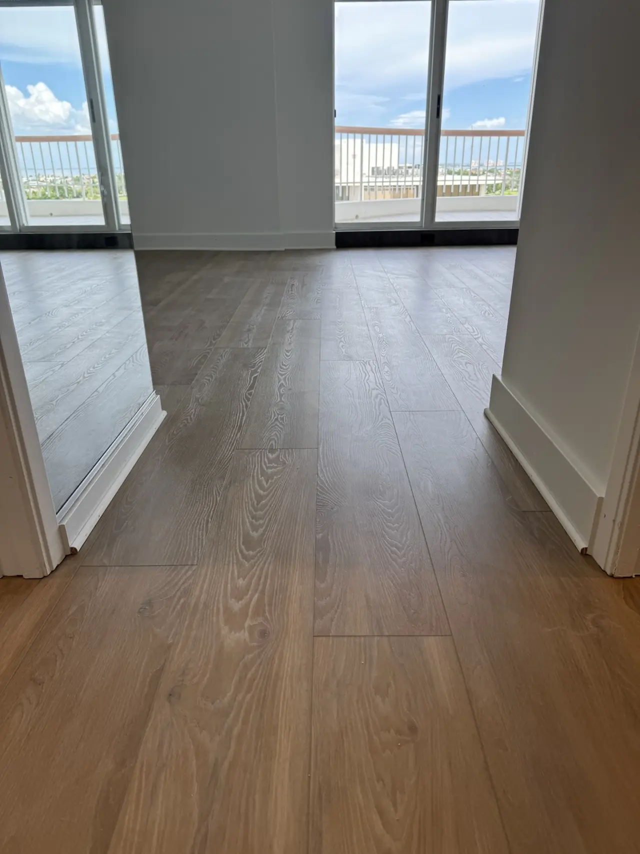 Longboat Key Condo · Click-lock vinyl plank (LVP)