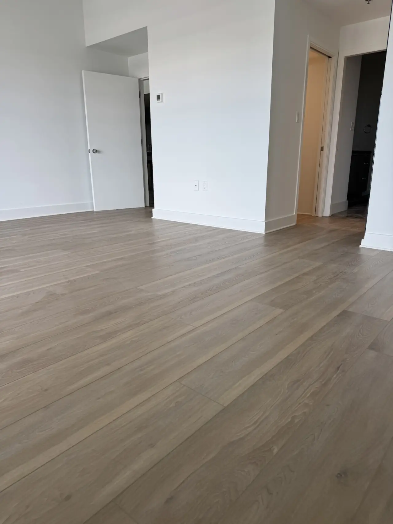 Longboat Key Condo · Click-lock vinyl plank (LVP)